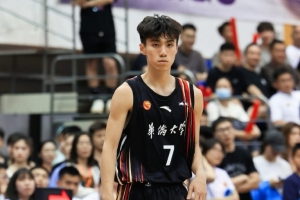 乐鱼体育官网-没手感！叶润峰16投4中得10分3板2助1断 三分球14投仅2中
